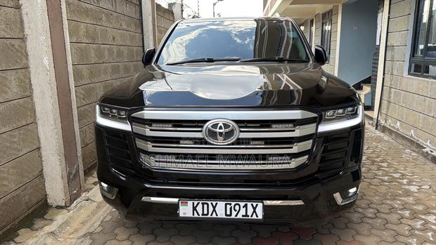 Toyota Land Cruiser 4.6 V8 ZX 2017 Black