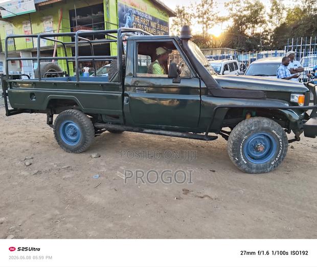 Toyota Land Cruiser 79 Series 1999 Green