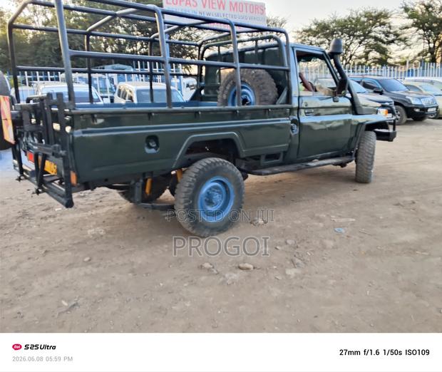 Toyota Land Cruiser 79 Series 1999 Green