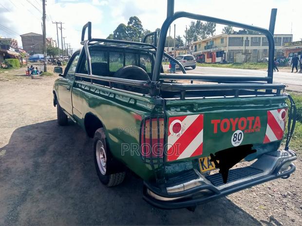 Toyota Hilux 2002 Green