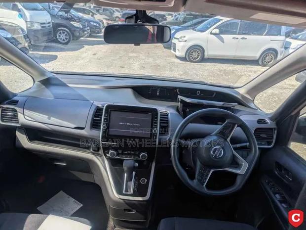 Nissan Serena 2019 Gold