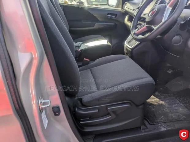Nissan Serena 2019 Gold