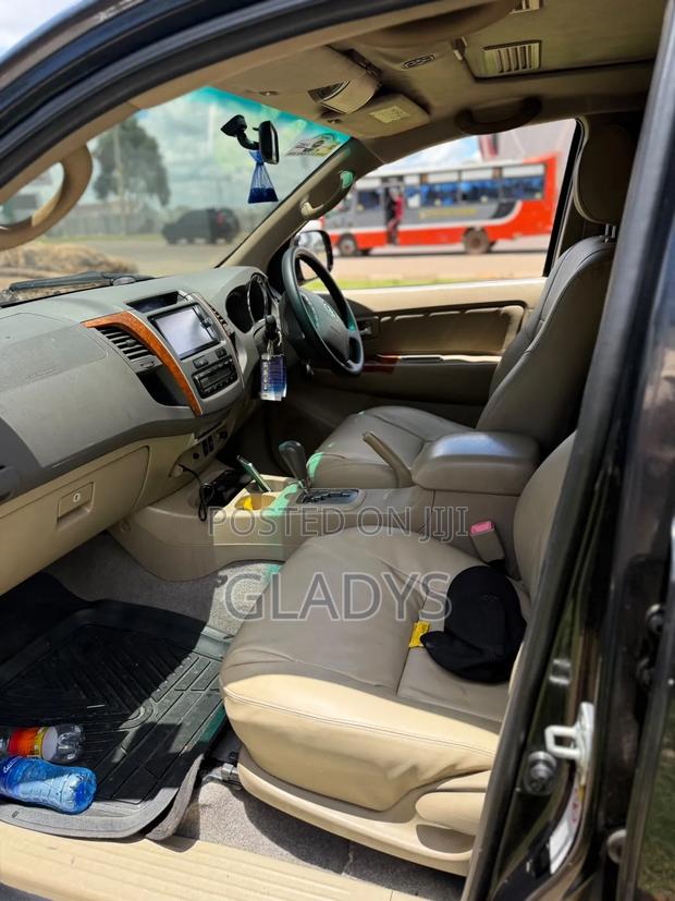 Toyota Fortuner 2011 Black
