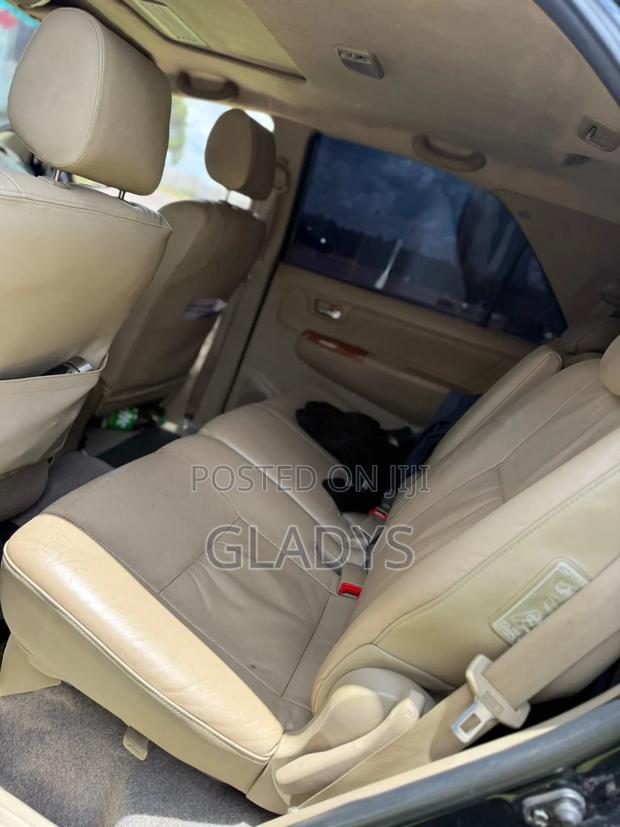 Toyota Fortuner 2011 Black