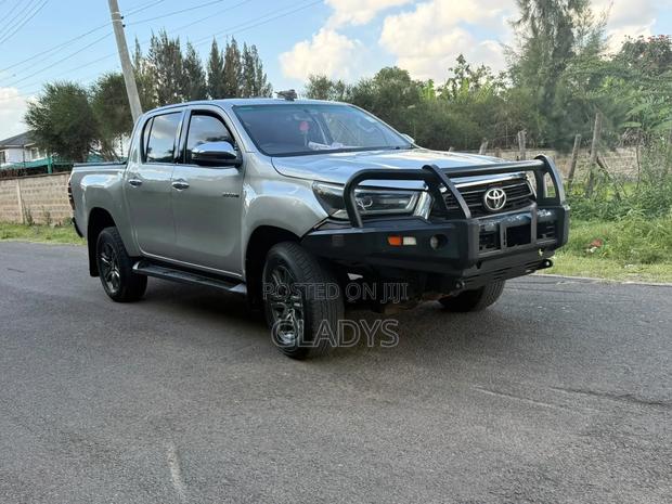 Toyota Hilux 2021 Gold