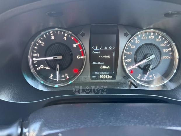 Toyota Hilux 2021 Gold