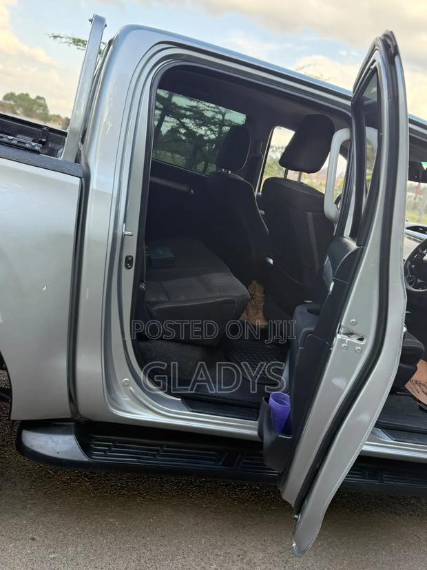 Toyota Hilux 2021 Gold