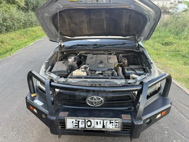 Toyota Hilux 2021 Gold
