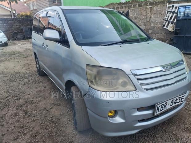 Toyota Noah 2.0 FWD (8 Seater) 2005 Silver