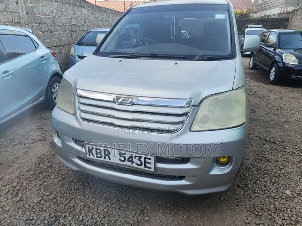 Toyota Noah 2.0 FWD (8 Seater) 2005 Silver
