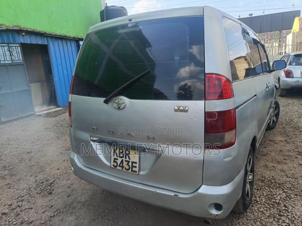 Toyota Noah 2.0 FWD (8 Seater) 2005 Silver