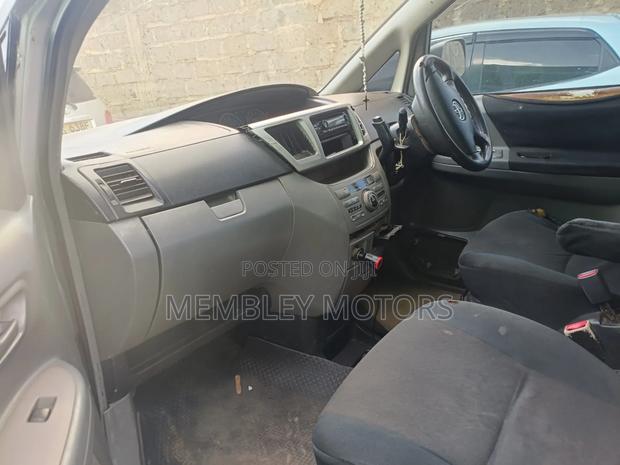 Toyota Noah 2.0 FWD (8 Seater) 2005 Silver