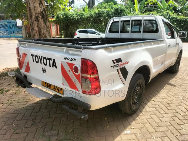 Toyota Hilux 2011 Pearl