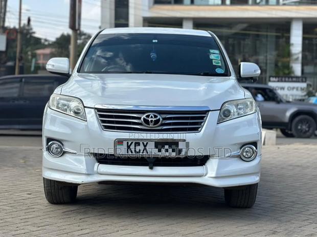 Toyota Vanguard 2012 White