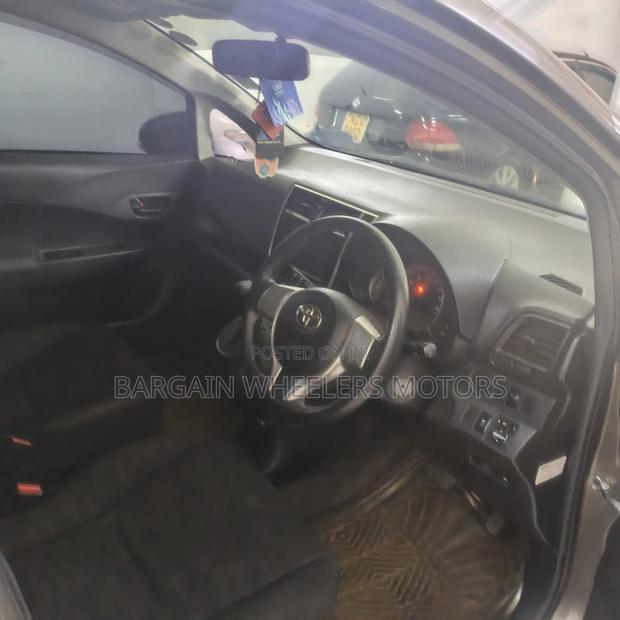 Toyota Ractis 2016 Gray