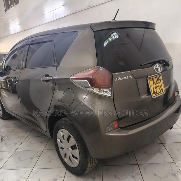 Toyota Ractis 2016 Gray