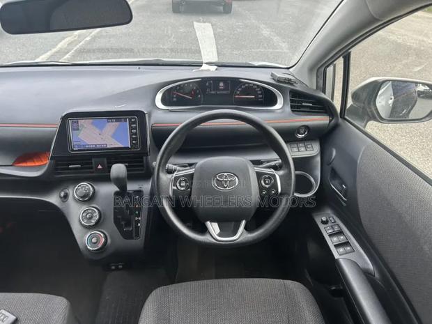 Toyota Sienta 2020 White
