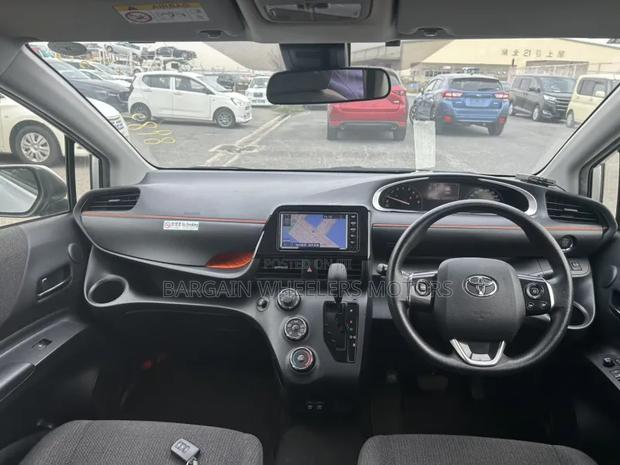 Toyota Sienta 2020 White