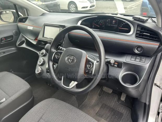 Toyota Sienta 2020 White