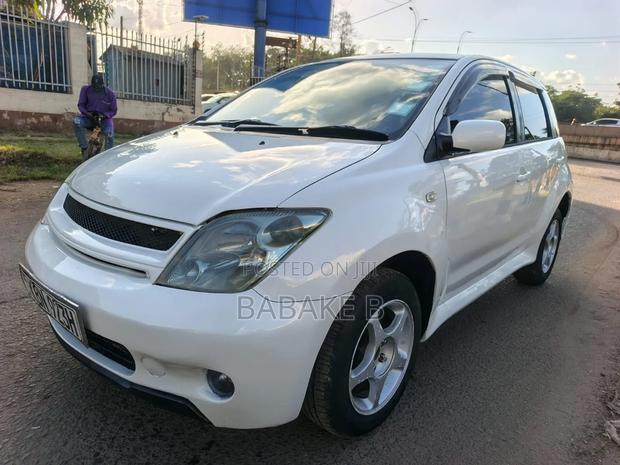 Toyota IST 2004 White