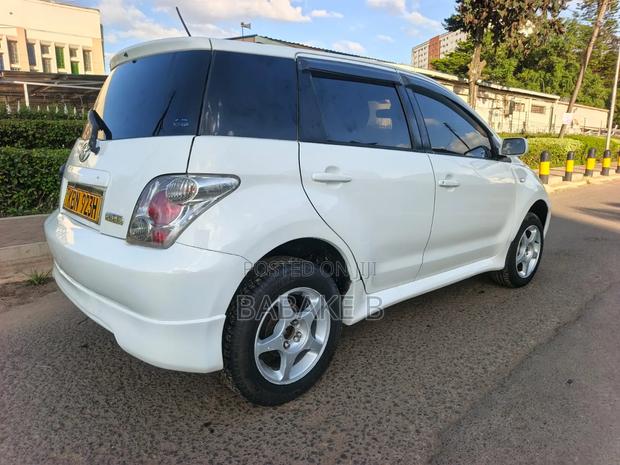 Toyota IST 2004 White