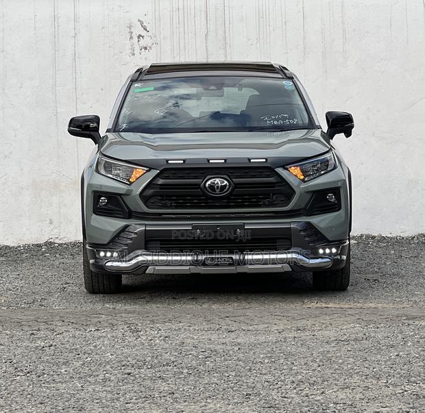 Toyota RAV4 Adventure 2019 Green