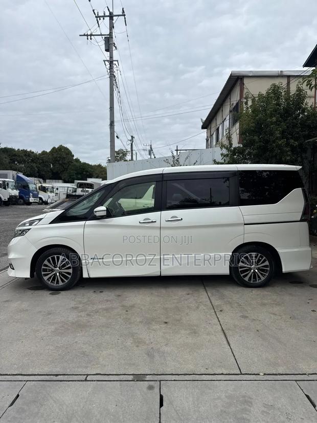Nissan Serena 2018 White