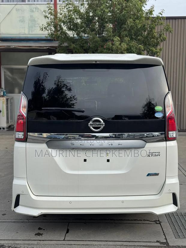 Nissan Serena 2018 White