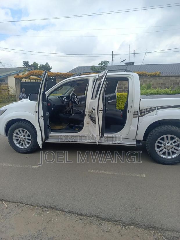 Toyota Hilux 2016 White