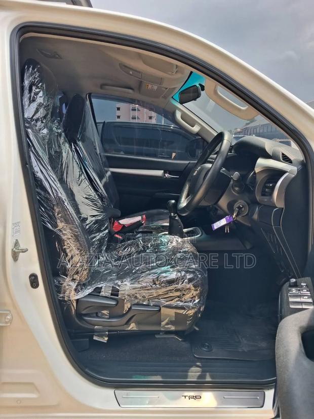 Toyota Hilux 2019 White