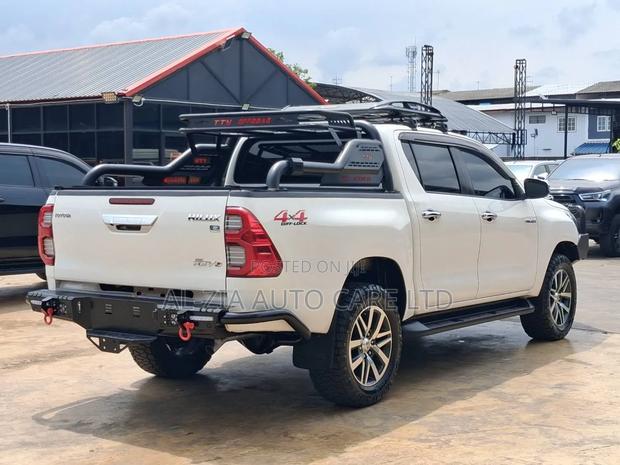 Toyota Hilux 2019 White