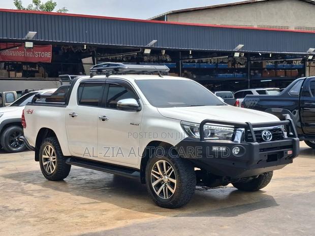Toyota Hilux 2019 White