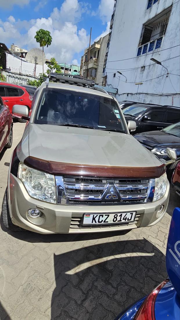 Mitsubishi Pajero V80 3.2 DI-D 2015 Gray