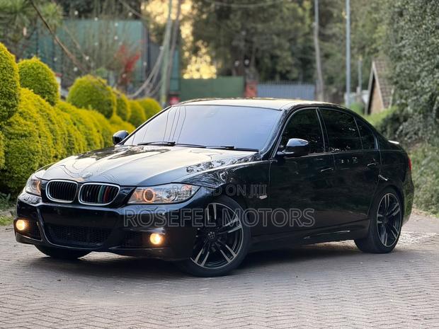 BMW 320i Sedan RWD 2011 Black