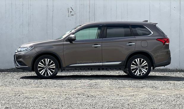 Mitsubishi Outlander 2019 Green