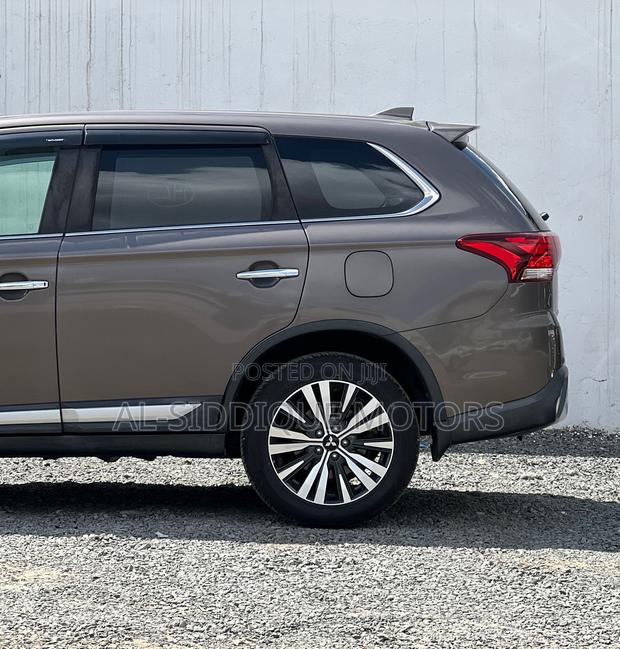 Mitsubishi Outlander 2019 Green