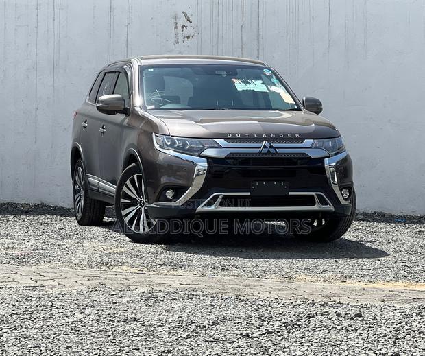 Mitsubishi Outlander 2019 Green