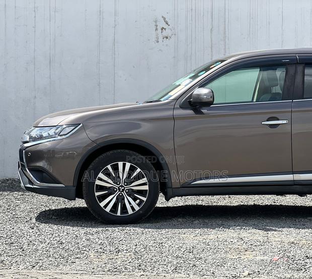 Mitsubishi Outlander 2019 Green