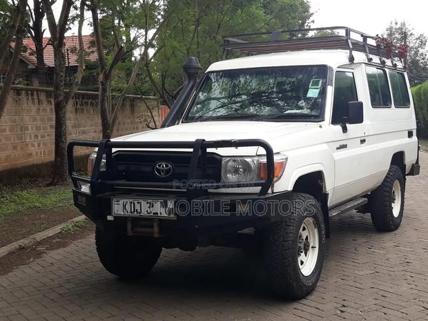 Toyota Land Cruiser 2011 White