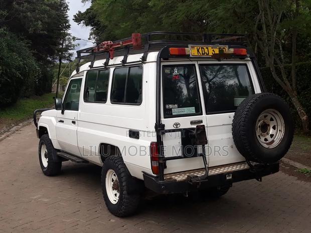 Toyota Land Cruiser 2011 White