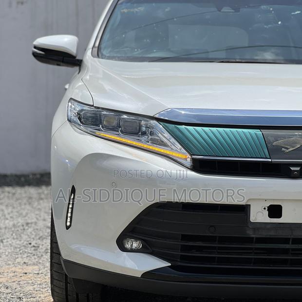 Toyota Harrier 2.0 2019 Off white