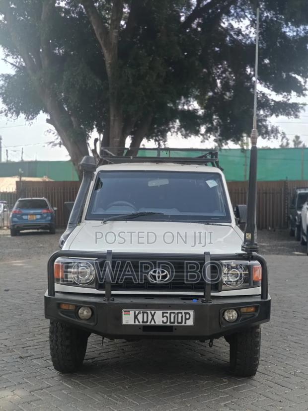 Toyota Land Cruiser 2012 White