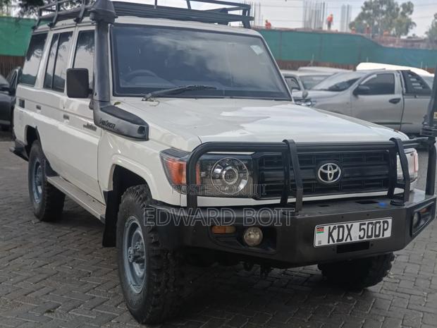 Toyota Land Cruiser 2012 White