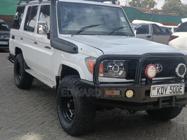 Toyota Land Cruiser 2012 White