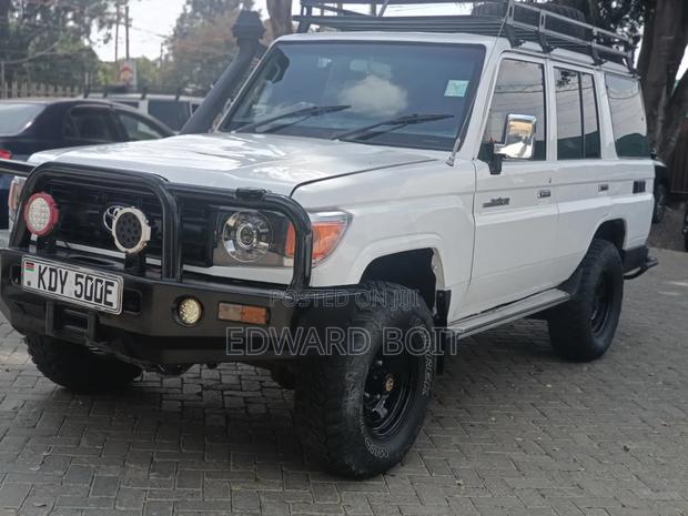 Toyota Land Cruiser 2012 White