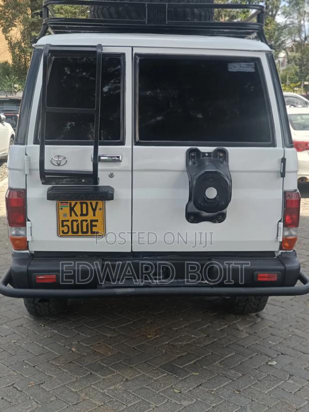 Toyota Land Cruiser 2012 White