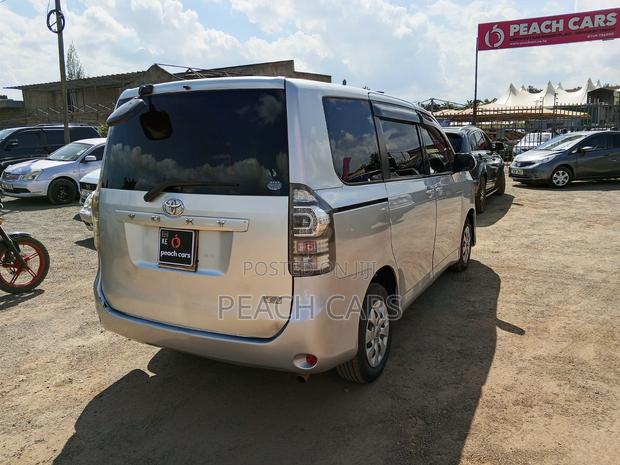 Toyota Voxy 2013 Silver
