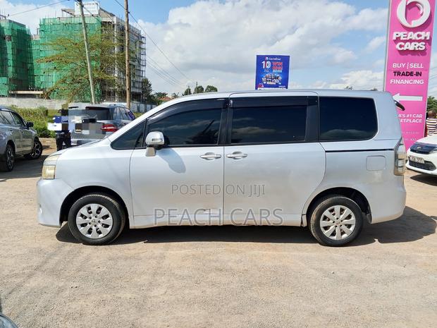 Toyota Voxy 2013 Silver