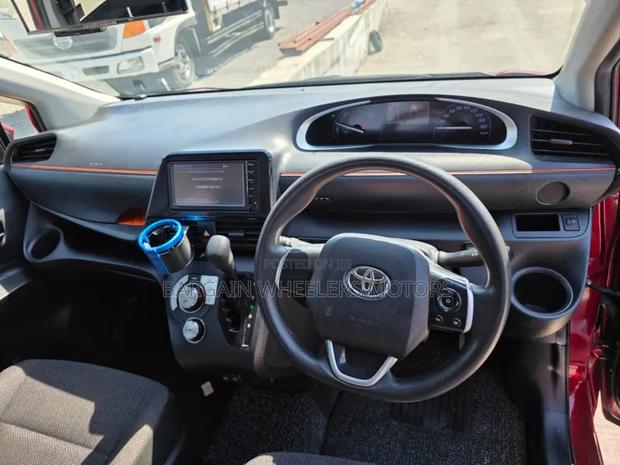 Toyota Sienta 2019 Red