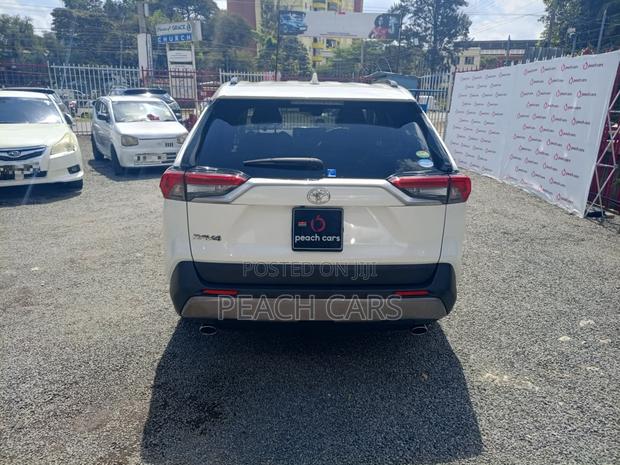 Toyota RAV4 2019 White